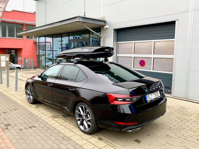 Střešní box Thule Dynamic M (800) černý lesklý | BöHM