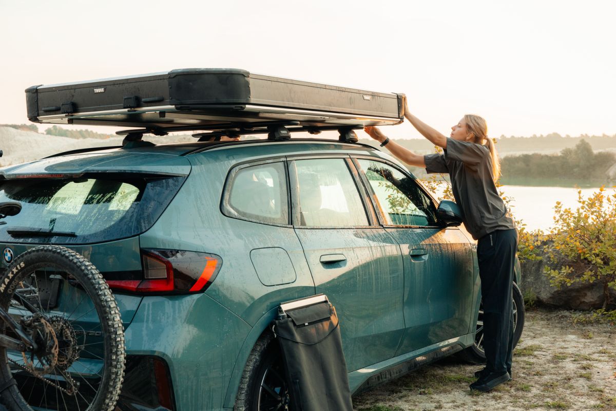 Náhled produktu - Autostan Thule Widesky - skořepinový stan pro 2 osoby, Dark Slate