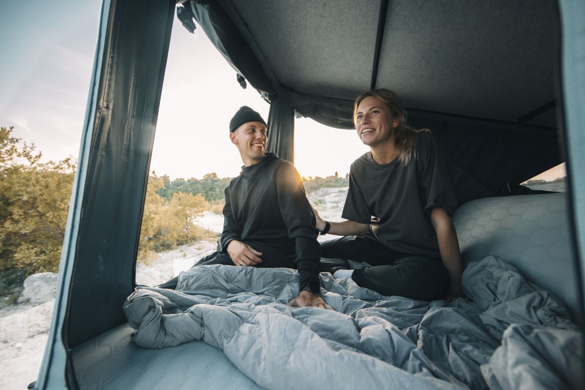 Náhled produktu - Autostan Thule Widesky - skořepinový stan pro 2 osoby, Dark Slate