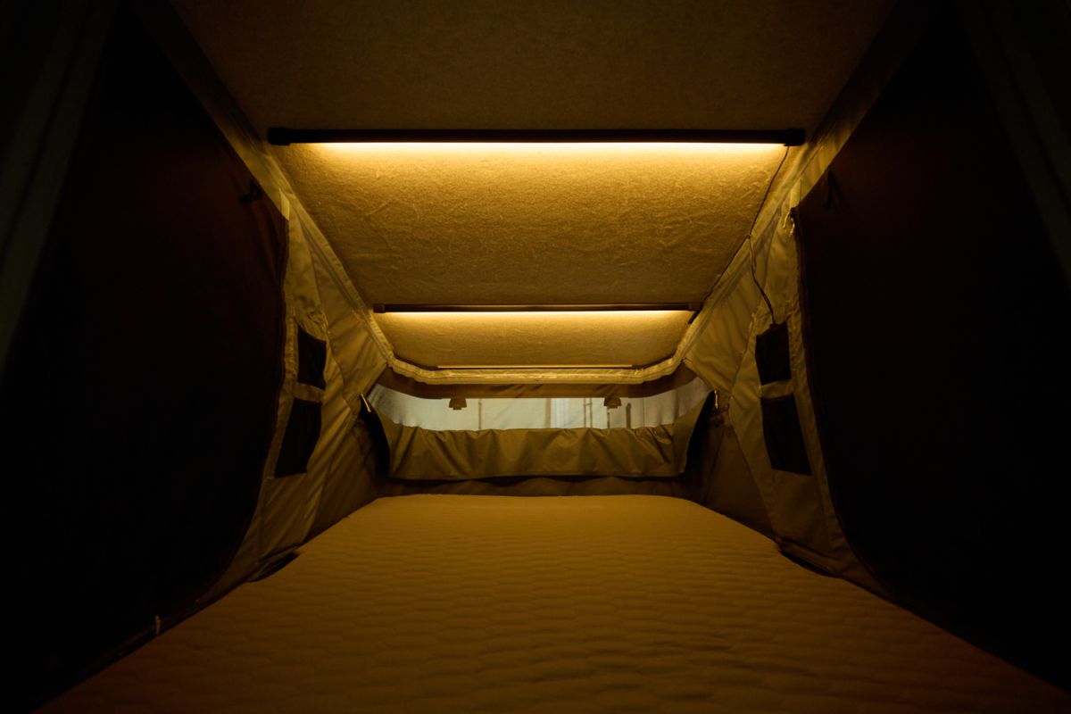 Náhled produktu - Autostan Thule Widesky - skořepinový stan pro 2 osoby, Ashland Grey